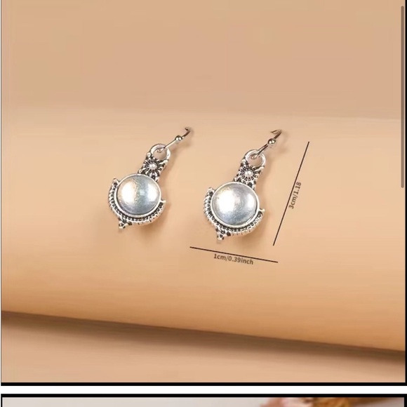 Vintage Style Moonstone Dangle Silver Earrings - Picture 2 of 5